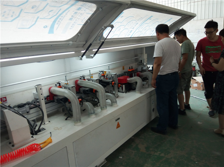 全自動木器封邊機產(chǎn)品展示